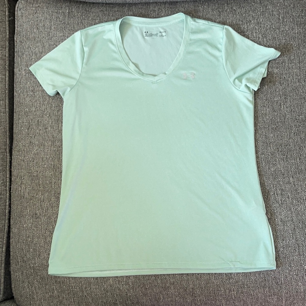 Under Armor Women’s Loose Fit Shirt Size Large